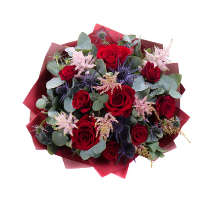 03101410_sweet-rote-rosen-astilbe-und-eryngium