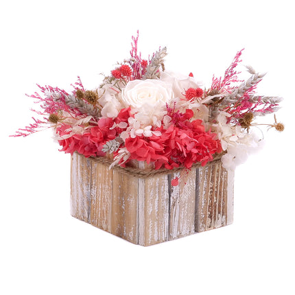 03101535_irigo-quadratische-holzbox-mit-praparierten-weissen-rosen-und-roten-blumen