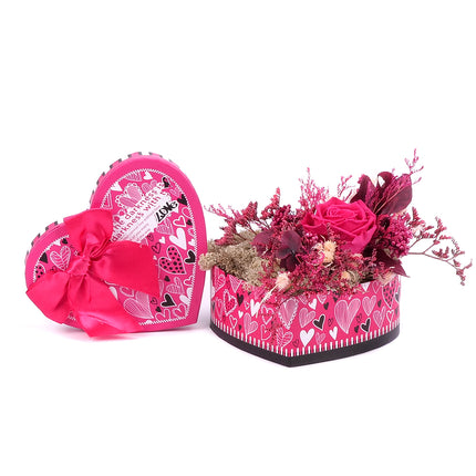 03101537_in-eterno-cyclamfarbenes-herz-s-mit-praparierter-rose-monalisa-pink-framboise