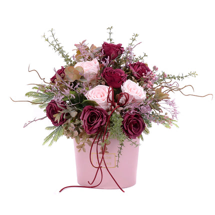 10000259_irigo-rosafarbene-box-mit-bordeauxroten-rosen-und-praparierten-rosafarbenen-rosen