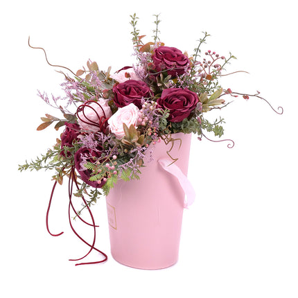 10000259_irigo-rosafarbene-box-mit-bordeauxroten-rosen-und-praparierten-rosafarbenen-rosen